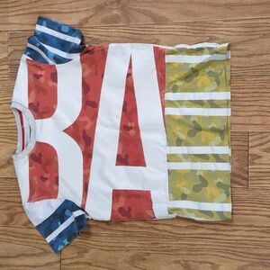 Ron Bass "BASS" 100% cotton graphic t-shirt camo red blue green, men's size S